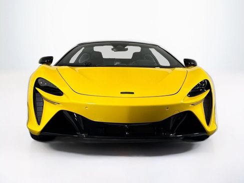 Used 2025 McLaren Artura Spider RWD image 5