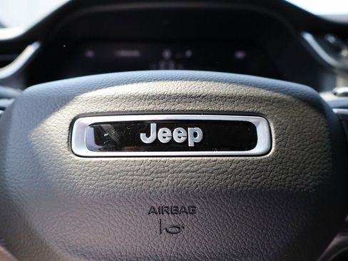 New 2025 Jeep Grand Cherokee Altitude image 27