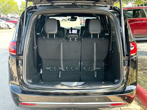 New 2026 Chrysler Pacifica Select FWD image 28