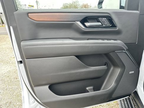 New 2026 GMC Yukon Denali w/ Denali Reserve Package image 10