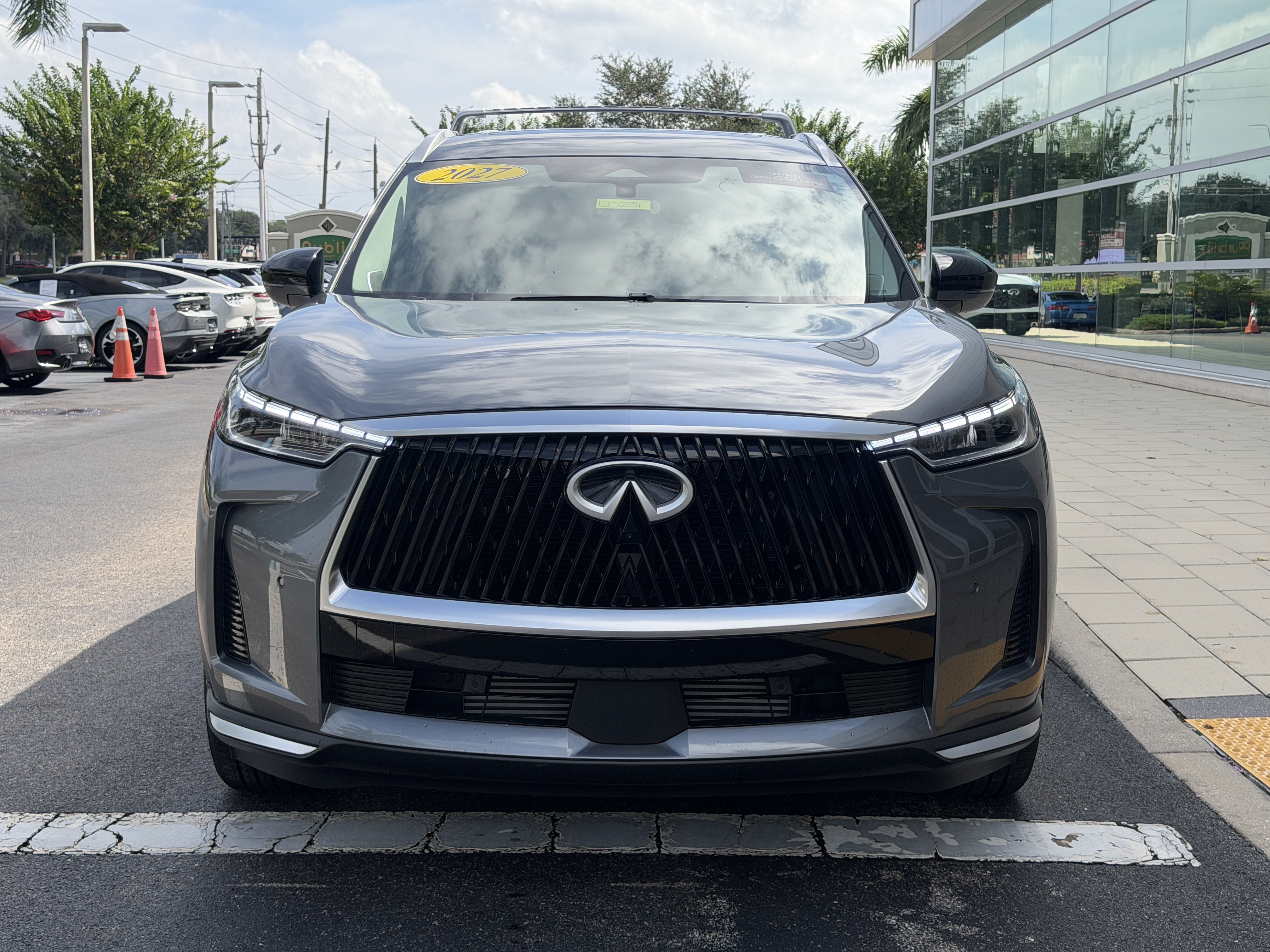 Certified 2027 INFINITI QX60 Luxe w/ Cargo Package FWD image 2