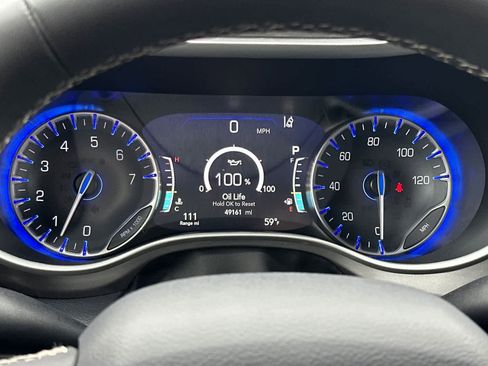 Used 2024 Chrysler Pacifica Touring-L image 25