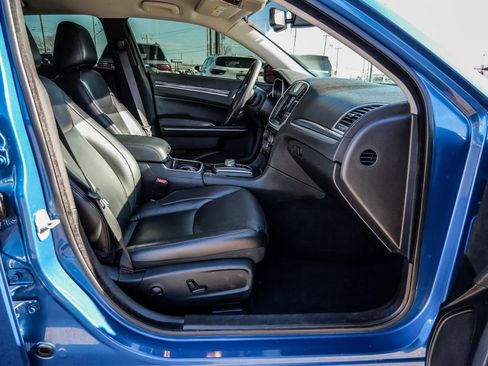 Used 2022 Chrysler 300 Touring L RWD image 13