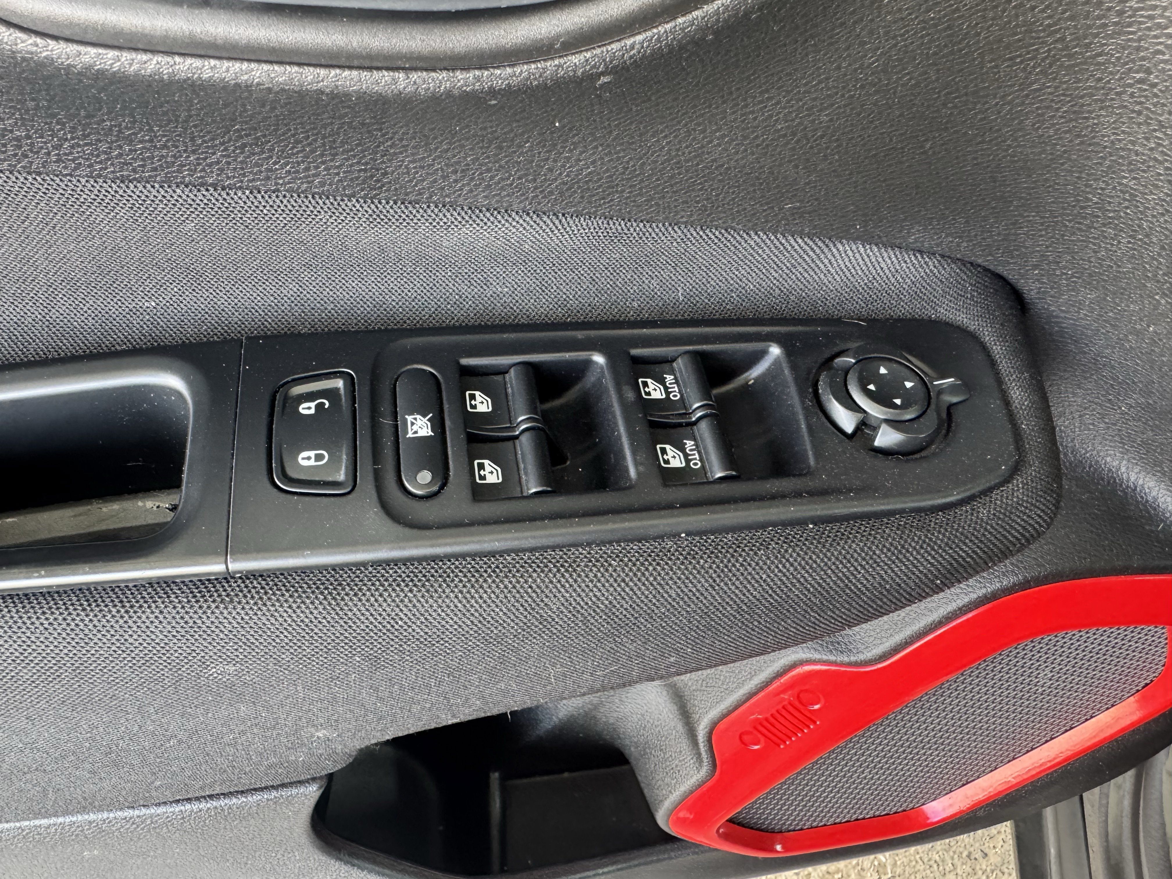 Used 2017 Jeep Renegade Latitude AWD/4WD image 11
