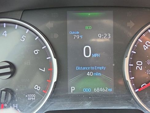 Used 2022 Toyota RAV4 LE FWD image 13