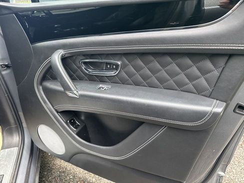 Used 2018 Bentley Bentayga Activity image 32