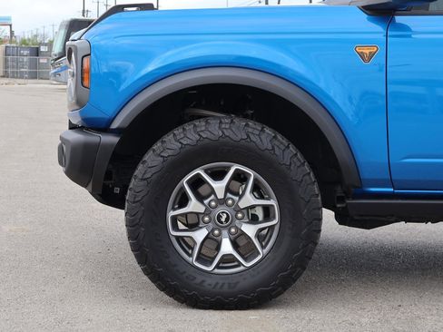 Certified 2025 Ford Bronco Badlands image 3