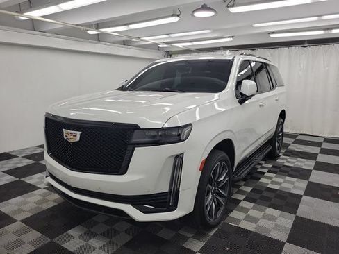 Used 2021 Cadillac Escalade Sport RWD image 3