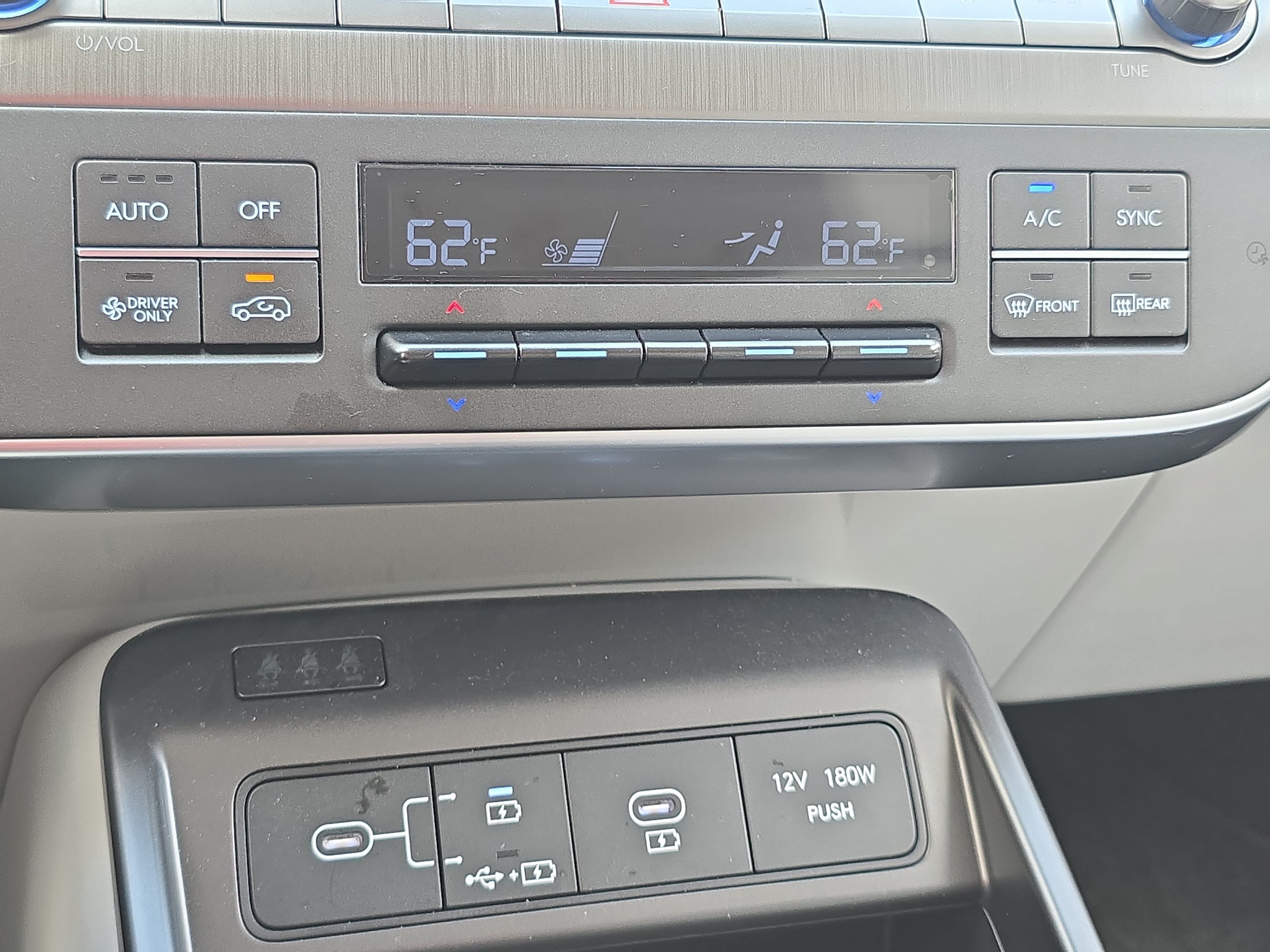 Used 2025 Hyundai Kona SEL FWD image 23