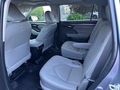 Used 2023 Toyota Highlander Limited AWD/4WD image 12