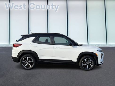 Used 2021 Chevrolet TrailBlazer RS w/ Sun and Liftgate Package image 2