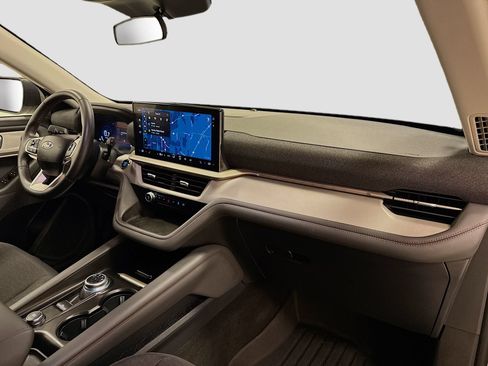 Used 2025 Ford Explorer Active RWD image 29