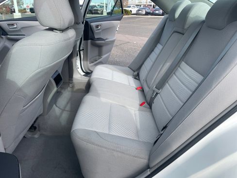 Used 2015 Toyota Camry LE image 14