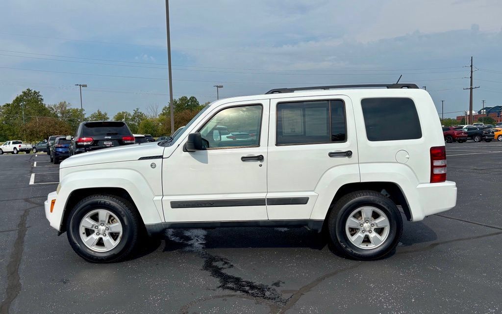 Used 2011 Jeep Liberty Sport w/ Popular Equipment Group AWD/4WD image 4