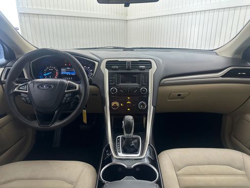 Used 2014 Ford Fusion SE image 16
