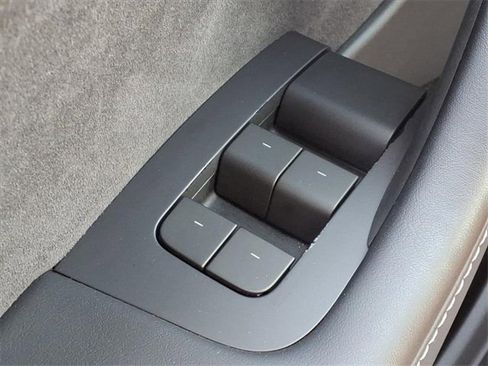 Used 2023 Tesla Model Y Long Range image 19