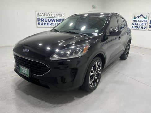 Used 2022 Ford Escape SE w/ SE Sport Appearance Package AWD/4WD image 4