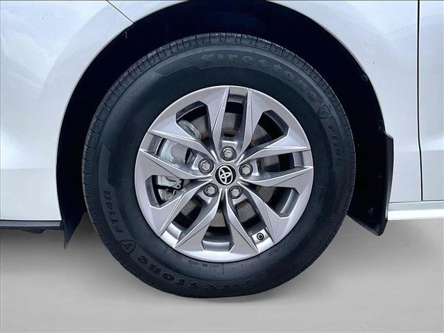 Used 2024 Toyota Sienna XLE w/ XLE Plus Package FWD image 10