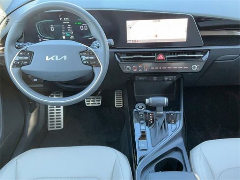 Certified 2025 Kia Niro EX Touring image 11