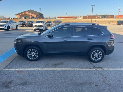 Used 2019 Jeep Cherokee Latitude Plus w/ Comfort/Convenience Group image 4