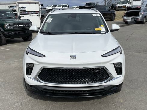 Used 2024 Buick Encore GX Sport Touring image 2