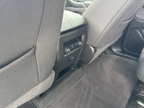 Used 2018 Chevrolet Traverse LT image 27