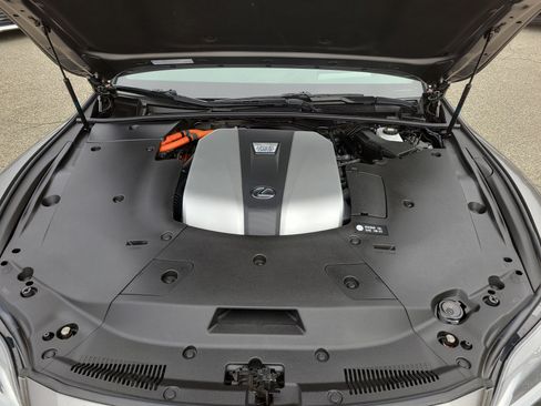 Used 2022 Lexus LS 500h AWD w/ Luxury Package image 34