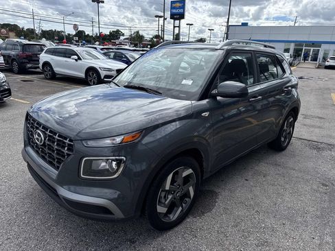 Used 2025 Hyundai Venue SEL FWD image 4