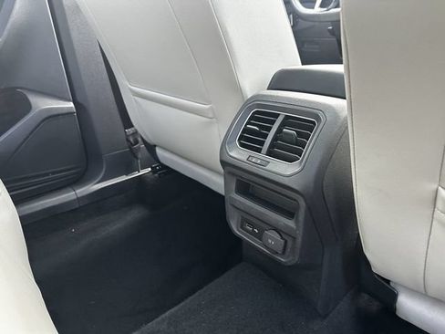 Used 2018 Volkswagen Tiguan SEL AWD/4WD image 39