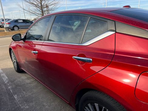 Used 2023 Nissan Altima 2.5 SV w/ SV Premium Package image 14