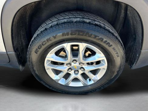 Used 2023 Chevrolet Traverse LS FWD image 40
