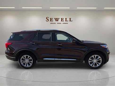 Used 2023 Ford Explorer Limited w/ Limited Technology Package image 5