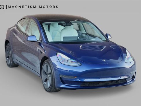 Used 2023 Tesla Model 3 Standard Range image 4