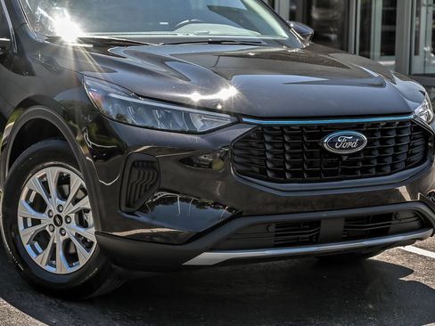 Certified 2023 Ford Escape Active w/ Tech Pack #2 AWD/4WD image 2