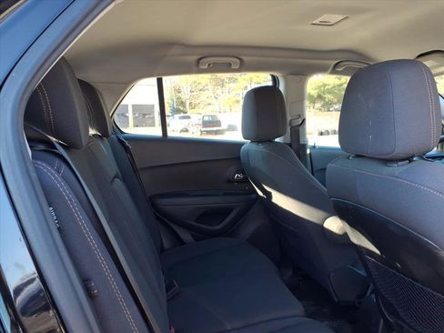 Used 2018 Chevrolet Trax LS image 25