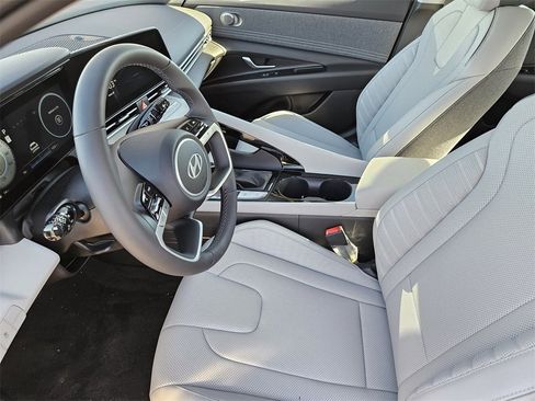New 2025 Hyundai Elantra Limited image 14