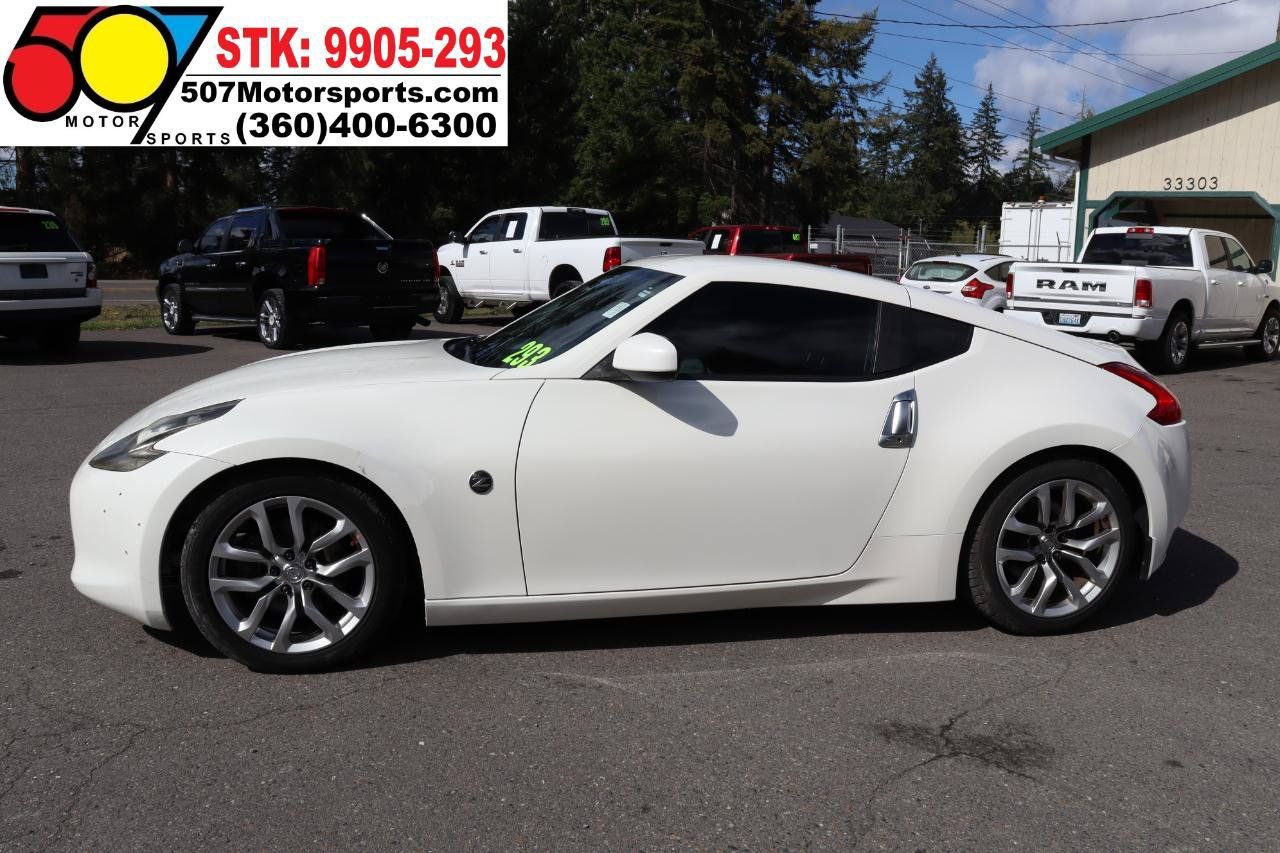 Used 2009 Nissan 370Z Coupe RWD image 3