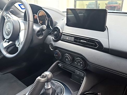 Used 2025 MAZDA MX-5 Miata RF Club RWD image 10