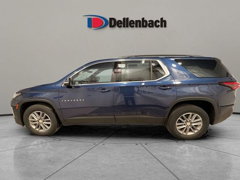 Used 2023 Chevrolet Traverse LT w/ Rear Camera Mirror Package image 2