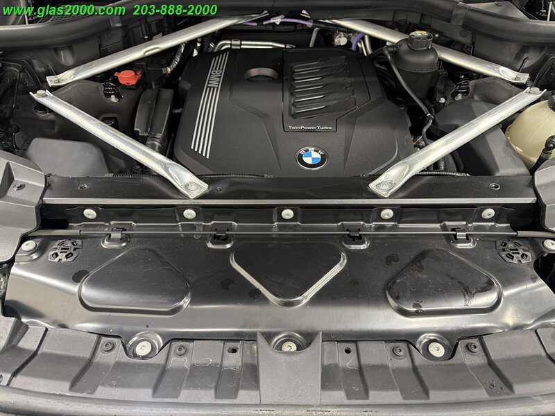 Used 2022 BMW X7 xDrive40i w/ M Sport Package AWD/4WD image 18