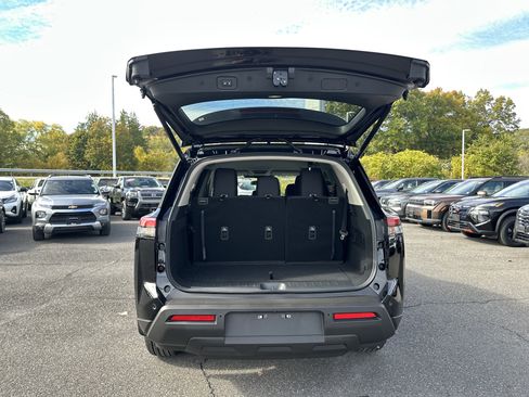 New 2025 Nissan Pathfinder SV image 31