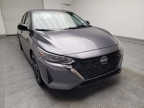 Used 2025 Nissan Sentra SR FWD image 14