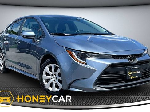 Used 2025 Toyota Corolla LE FWD image 1