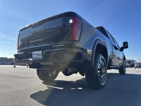 Used 2025 GMC Sierra 2500 Denali Ultimate image 10