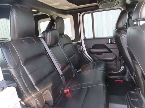 Used 2023 Jeep Wrangler Unlimited Sahara AWD/4WD image 29