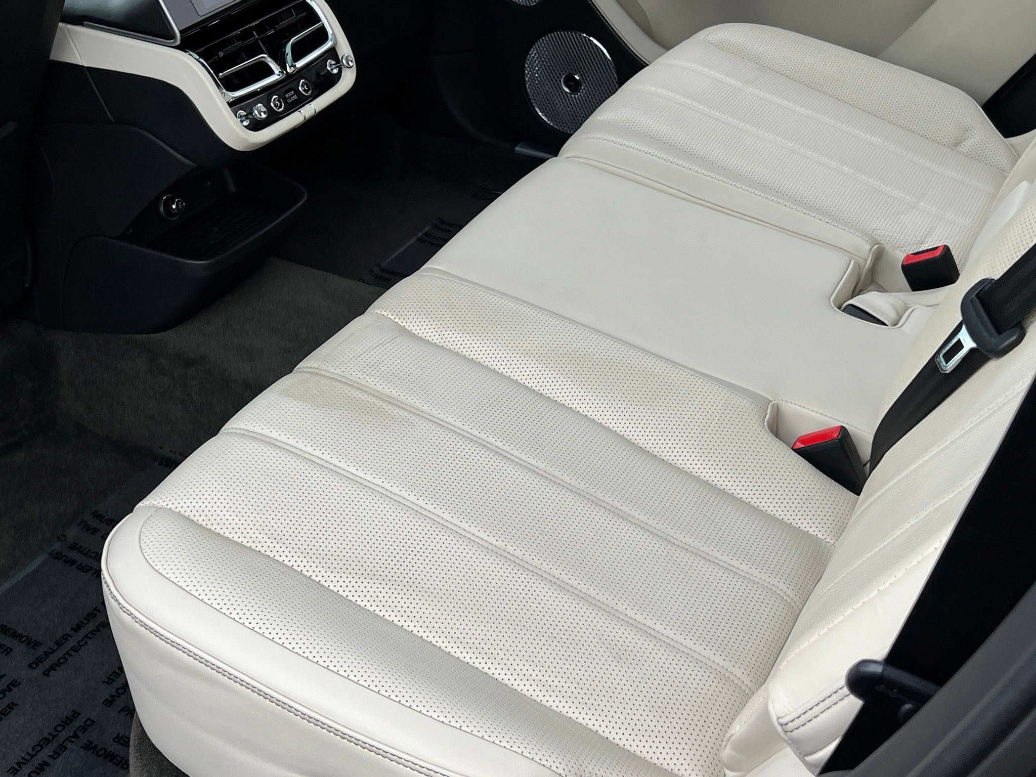 Used 2023 Bentley Bentayga Extended Wheelbase AWD/4WD image 19