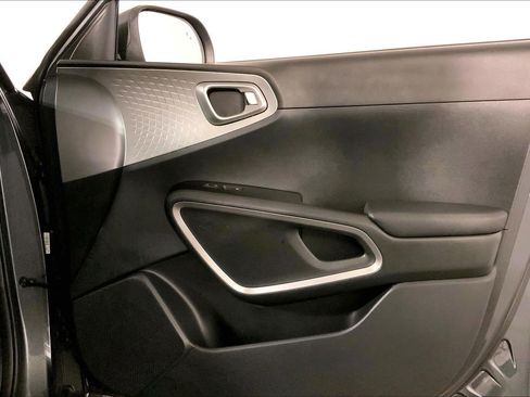 Certified 2025 Kia Soul LX w/ LX Technology Package FWD image 25
