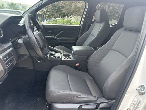 Certified 2025 Toyota Tacoma SR5 AWD/4WD image 15