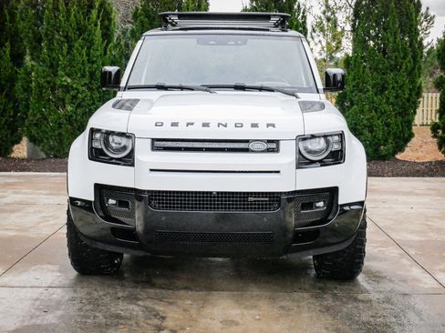 Used 2023 Land Rover Defender 90 X-Dynamic SE image 3