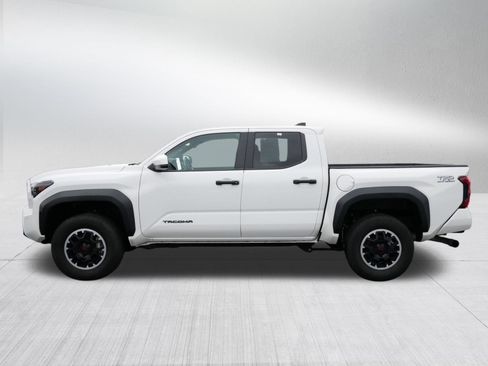 Certified 2024 Toyota Tacoma TRD Off-Road image 4